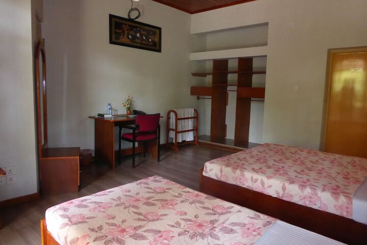 Room 5 of 75