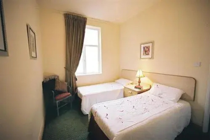 Room 2 of 6
