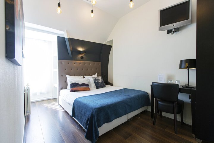 Room 4 of 96