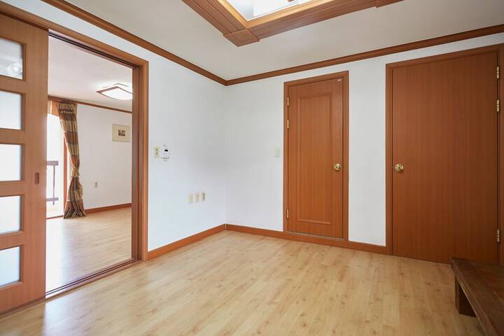Room 60 of 82