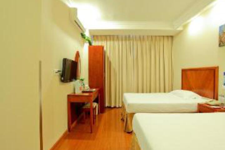 Room 11 of 14