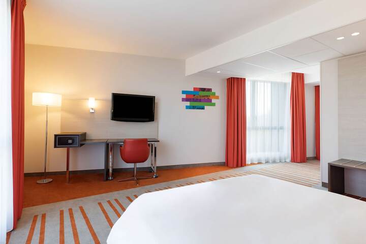 Room 9 of 25