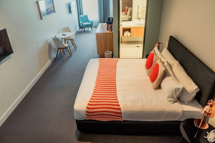 Room 8 of 76