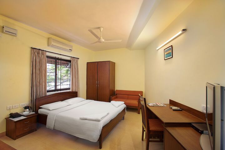 Room 7 of 12