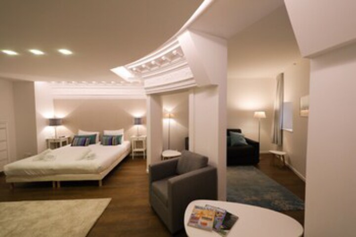 Room 43 of 60