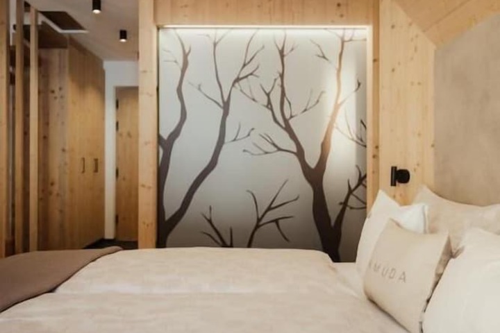 Room 9 of 36