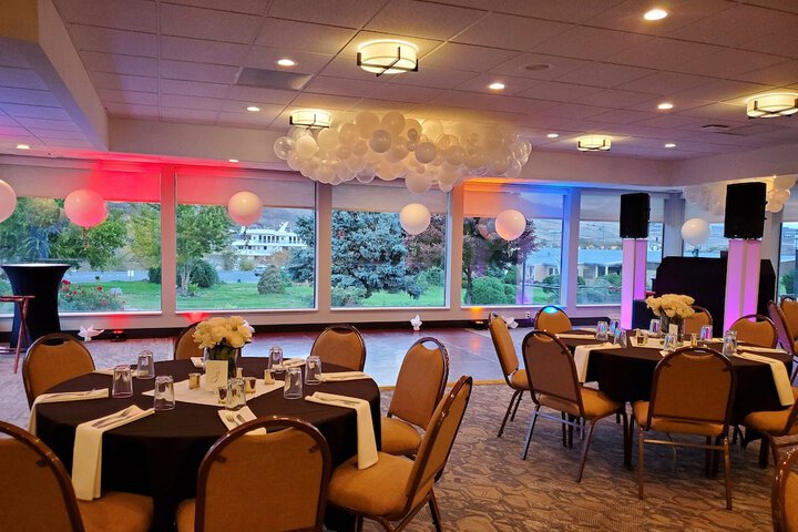 Ballroom/Hall 183 of 236