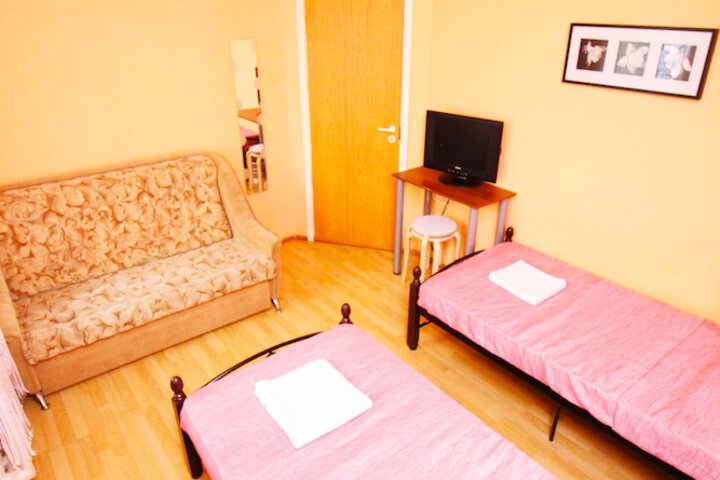 Room 5 of 18