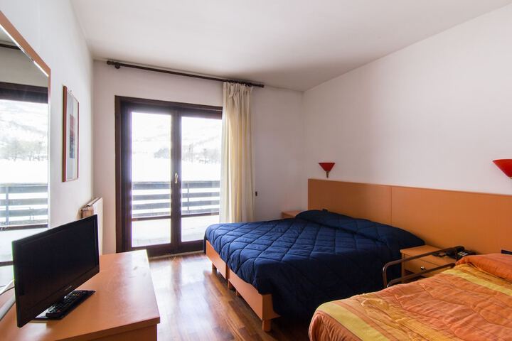 Room 9 of 36