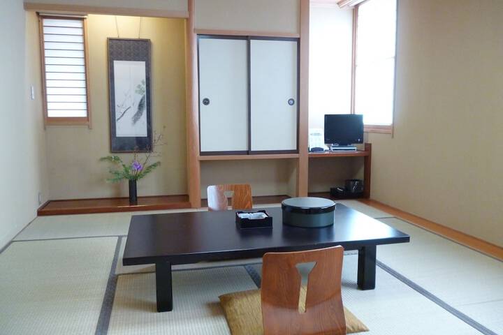 Room 8 of 29