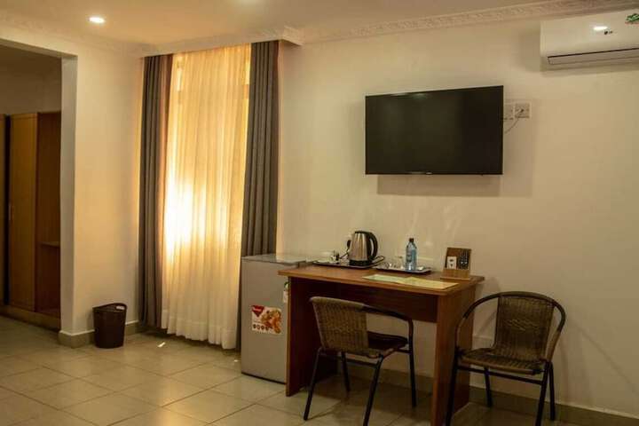 Room 18 of 48