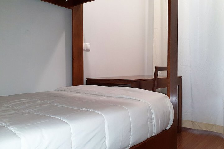 Room 6 of 80