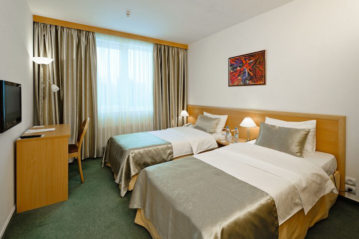 Room 2 of 47