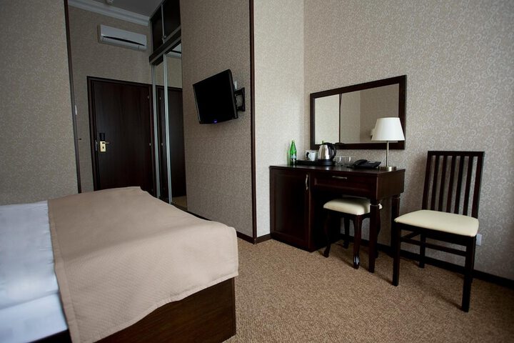 Room 21 of 38