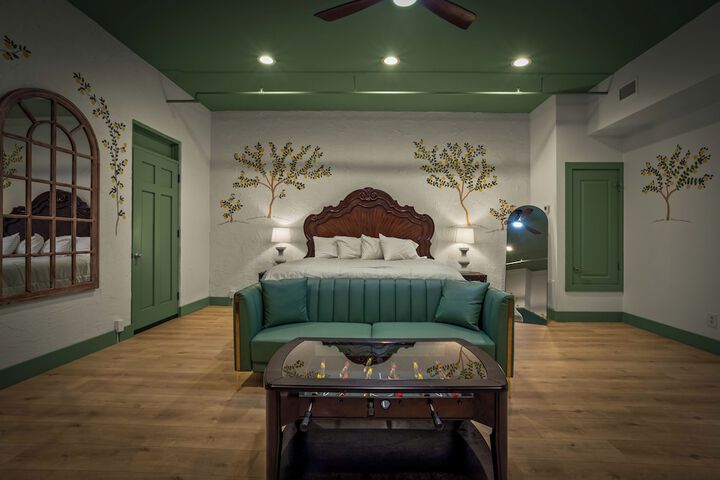 Room 27 of 111