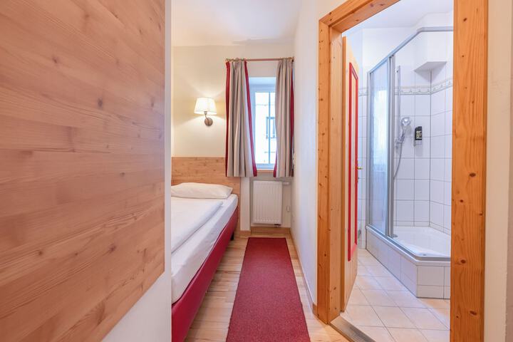 Room 8 of 47