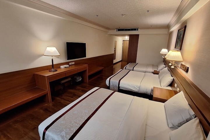 Room 36 of 74