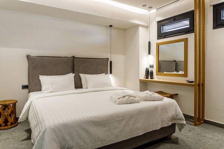 Room 6 of 28