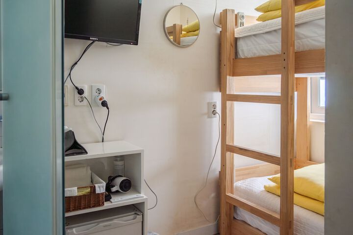 Room 28 of 60