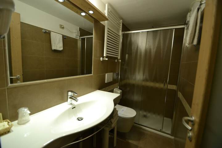 Room 36 of 60