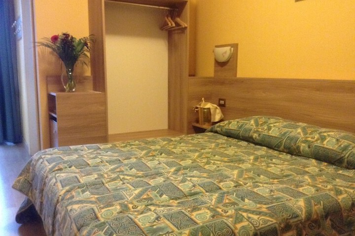 Room 8 of 63