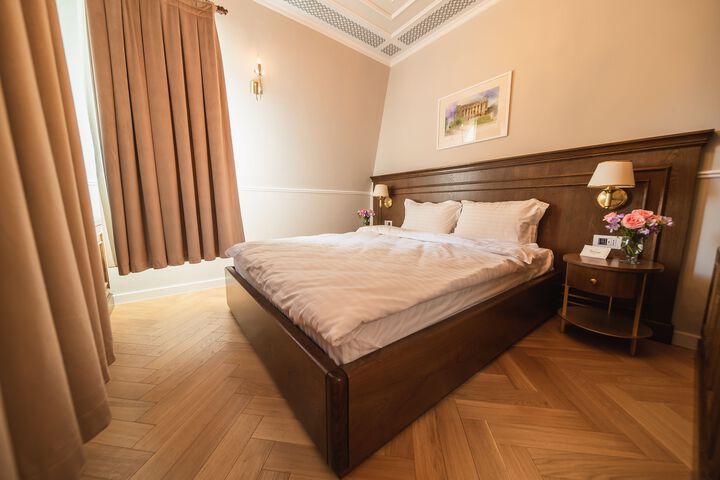 Room 27 of 37