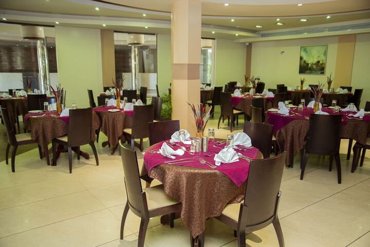 Dining 55 of 69