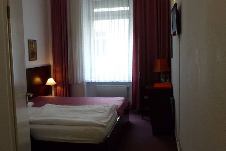 Room 2 of 51