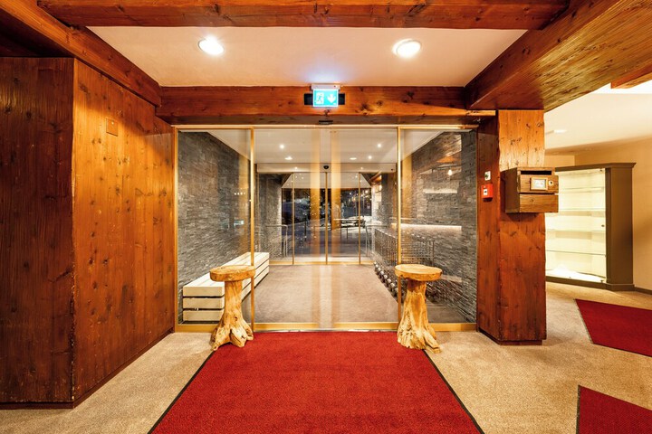 Hotel 2 of 51