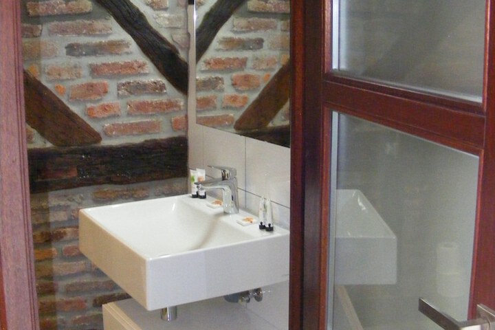 Room 10 of 19