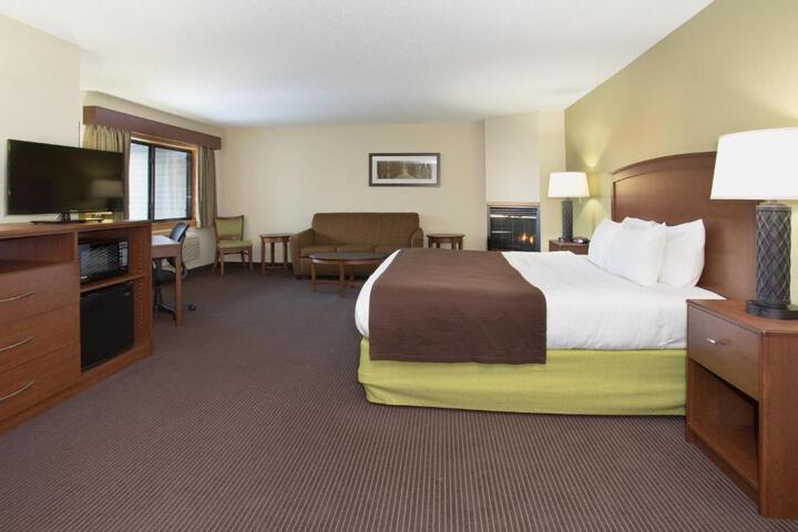 1 King Bed Suite (12 of 17)