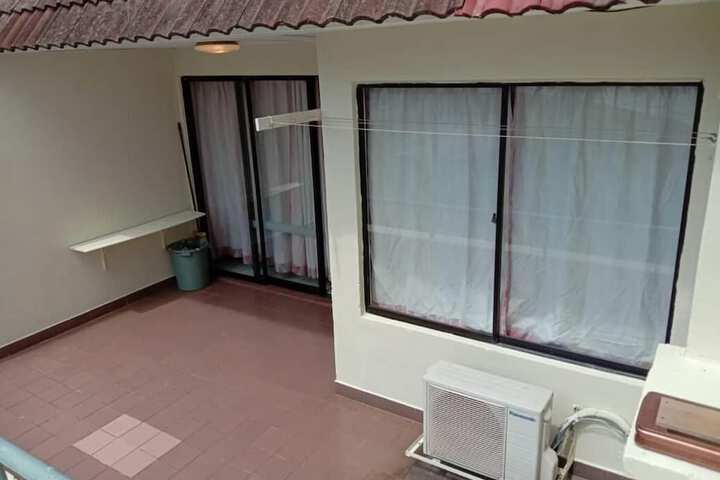Room 9 of 27