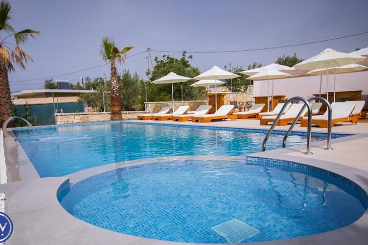 Pool 37 of 48