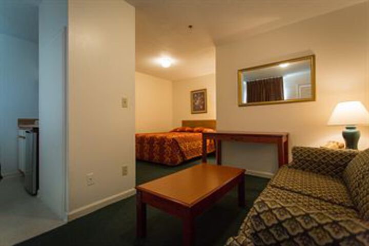 Room 4 of 36