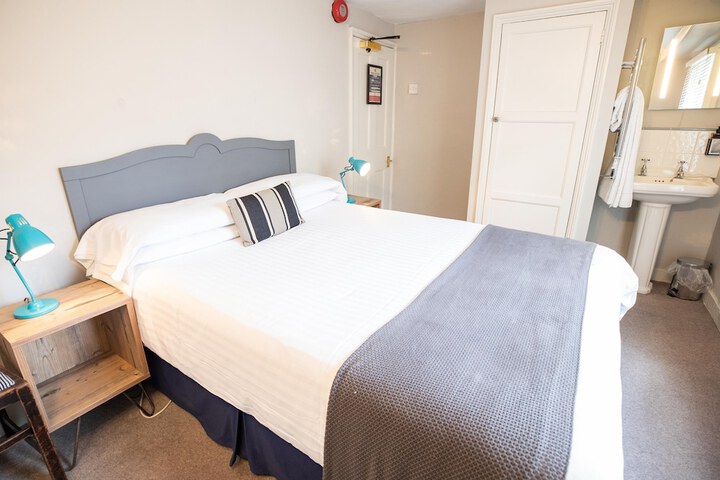 Room 15 of 27