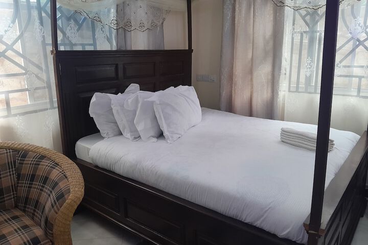 Room 11 of 24