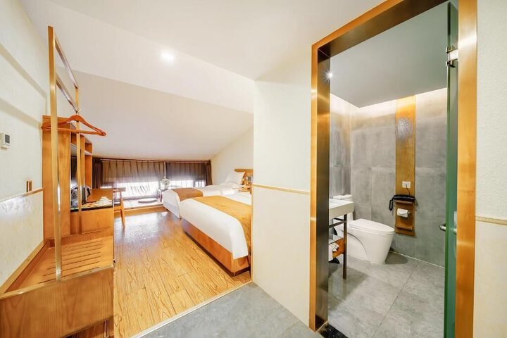 Room 5 of 44