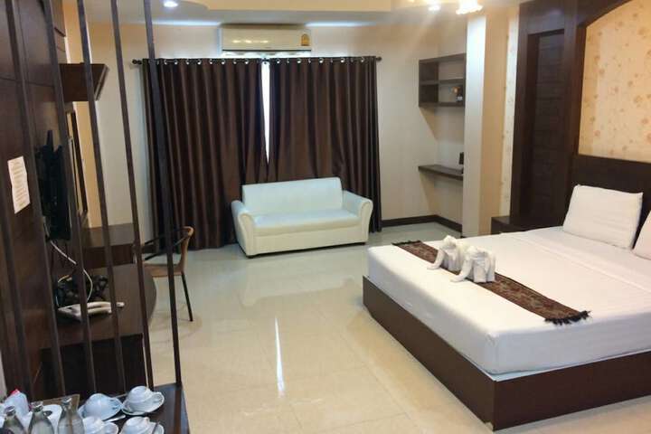 Room 27 of 128