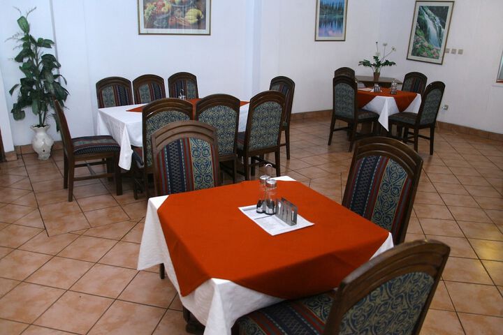 Dining 38 of 39