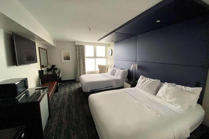 1 King Bed City View (9 of 16)
