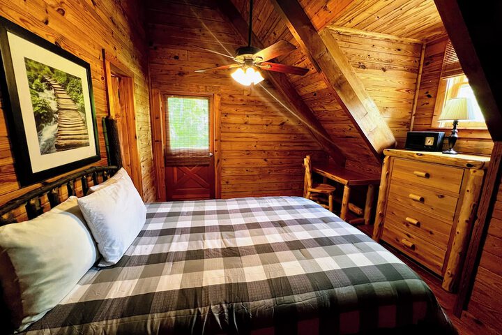 Room 105 of 299