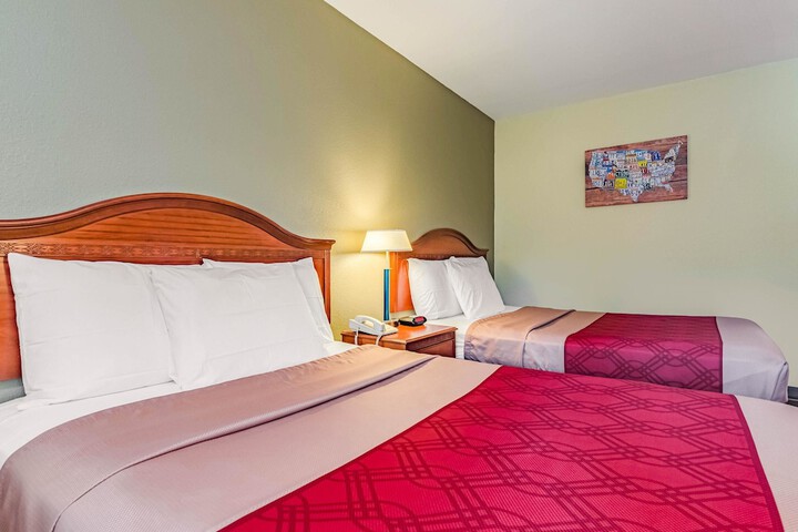 2 Double Beds (8 of 14)