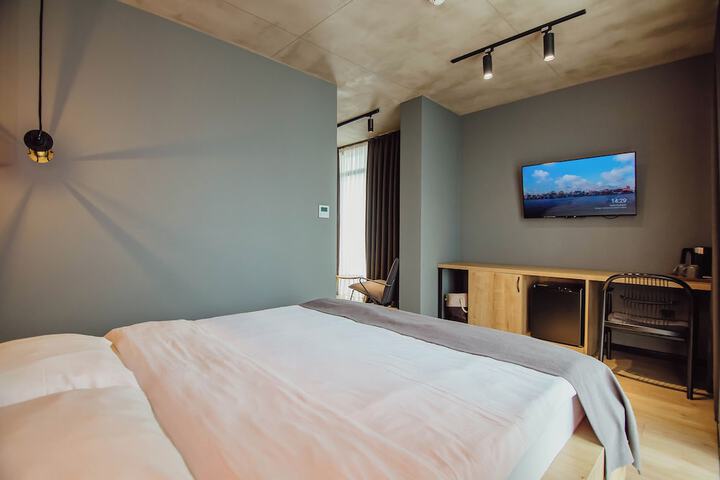 Room 6 of 32