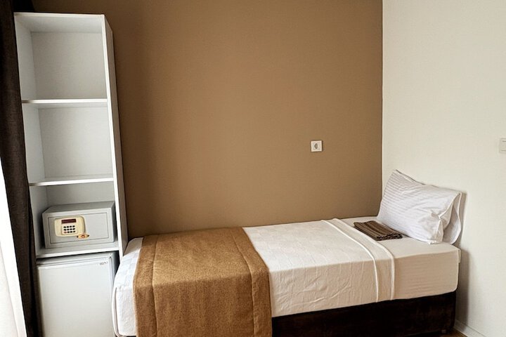 Room 27 of 123