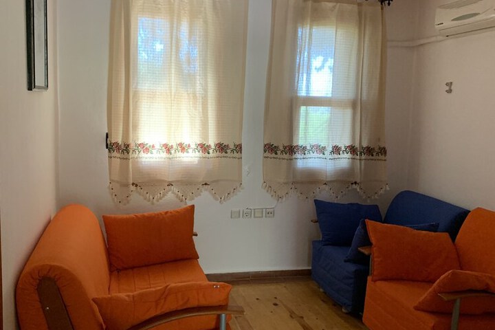 Room 2 of 139