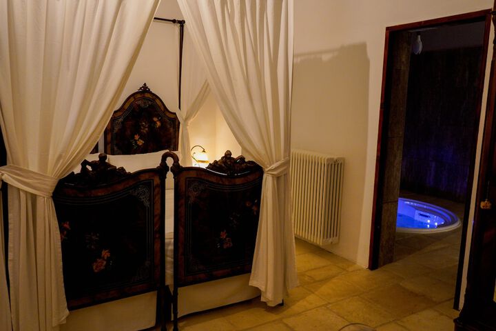 Room 4 of 61