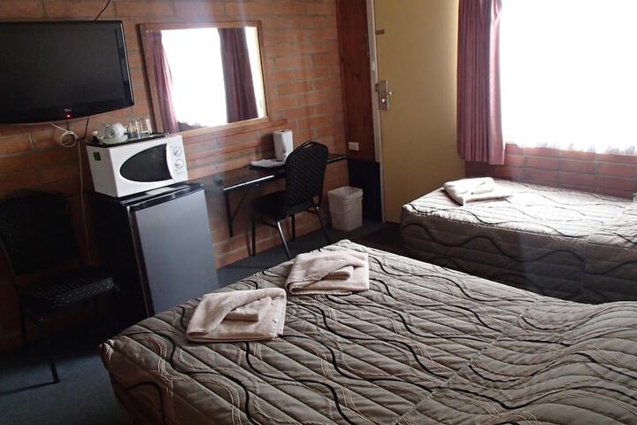 Room 13 of 27
