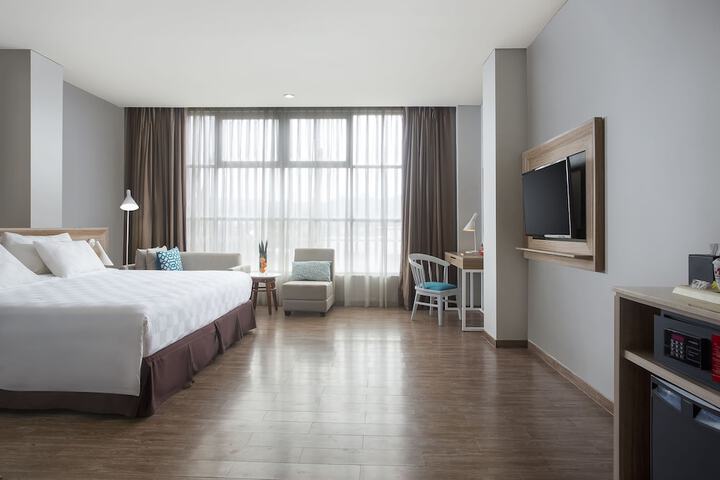 Room 3 of 92