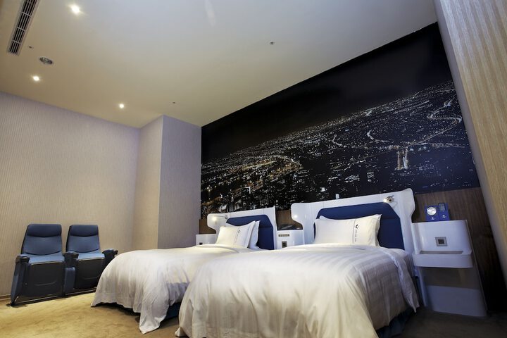Room 17 of 61