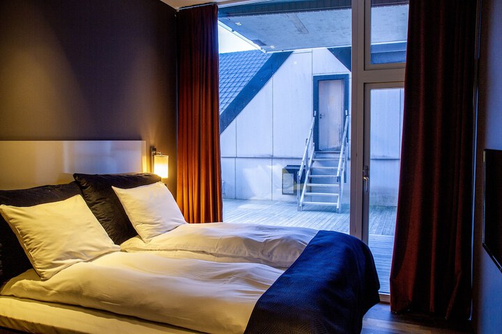 Room 8 of 53